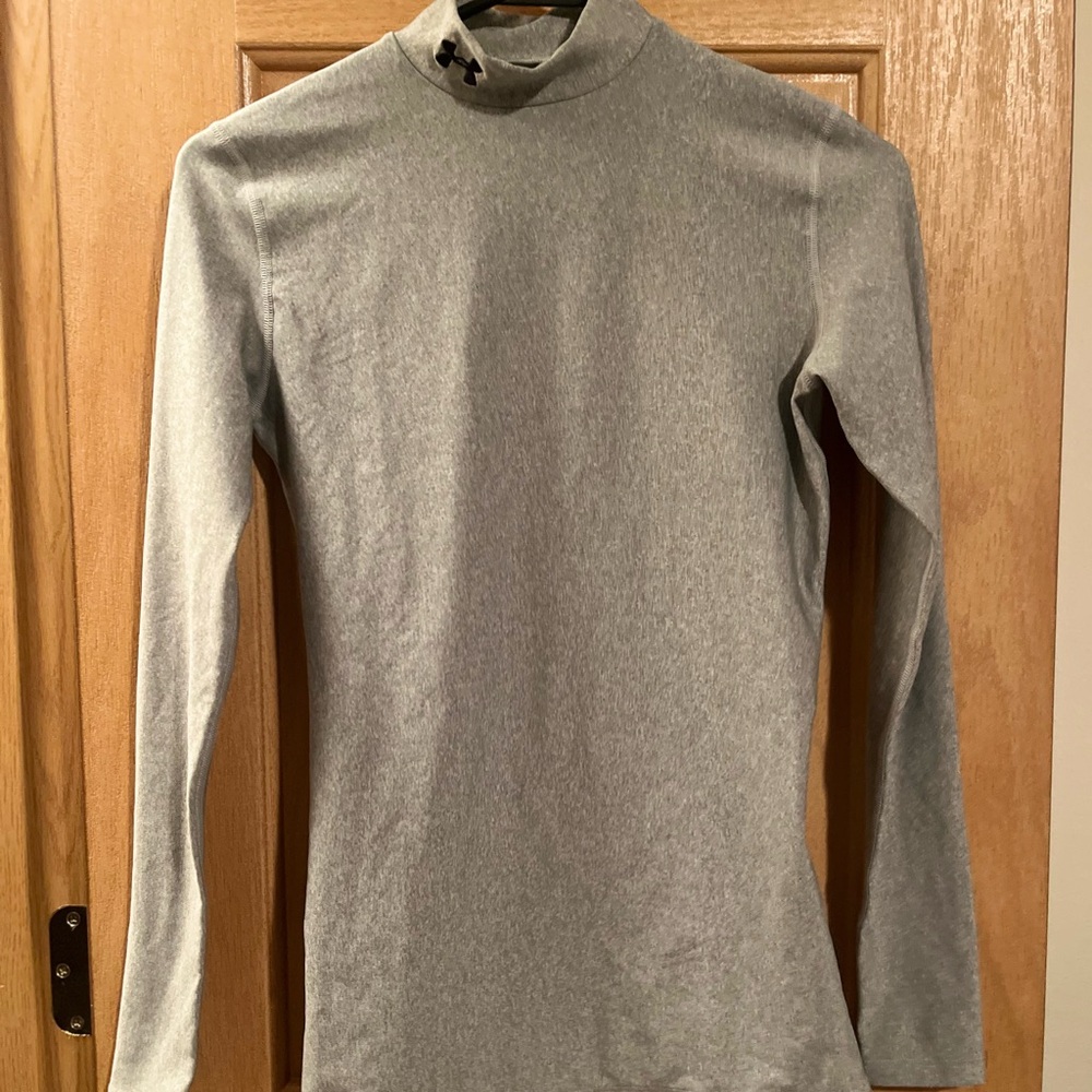 Under Armour Cold Gear Gray Long Sleeve Top